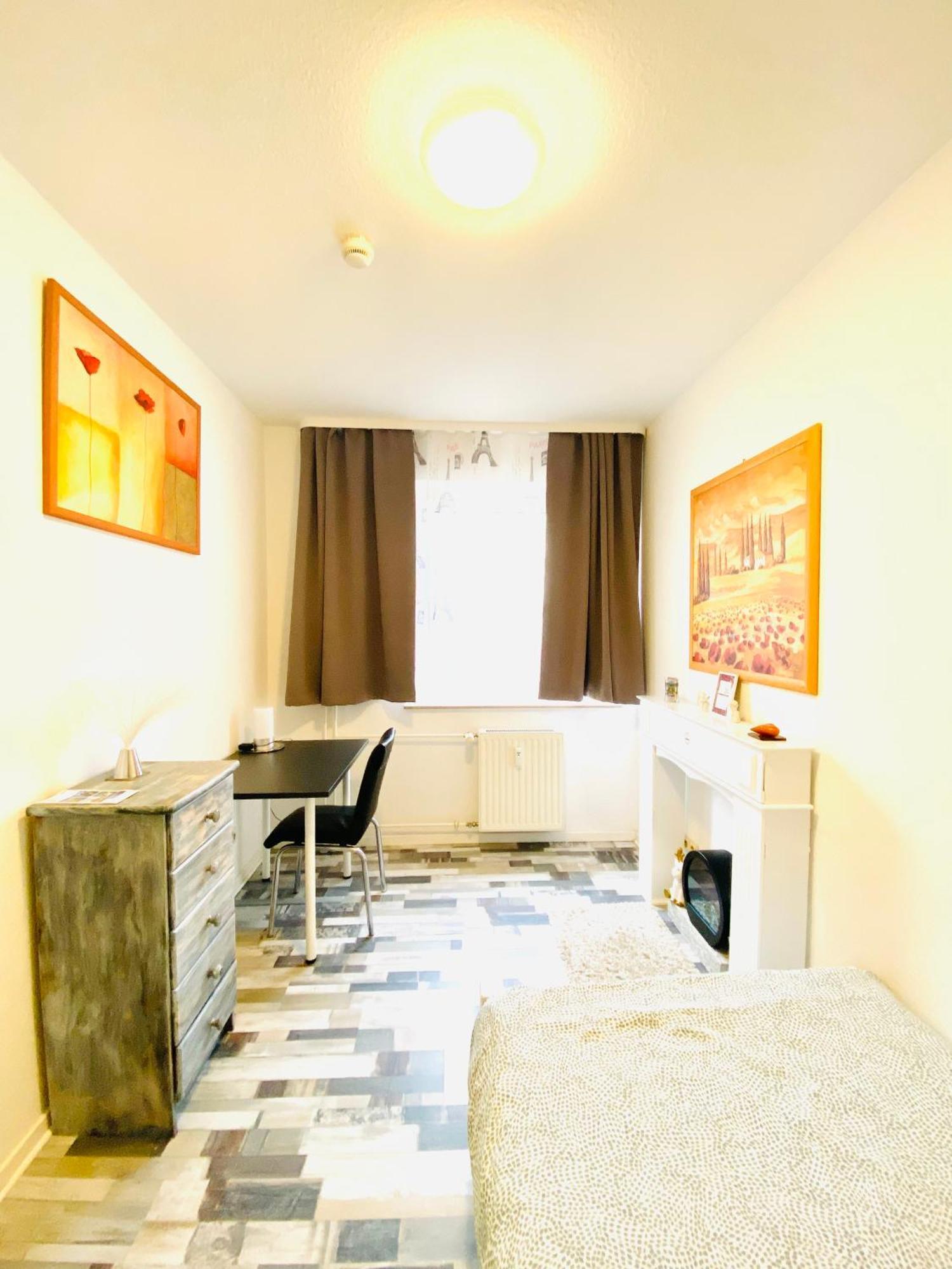 Welcome To Messe! Two-bedroom Smartapartment &balcony Apartment